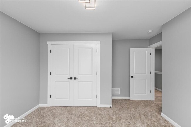 Building Photo - 550 W Galway Dr