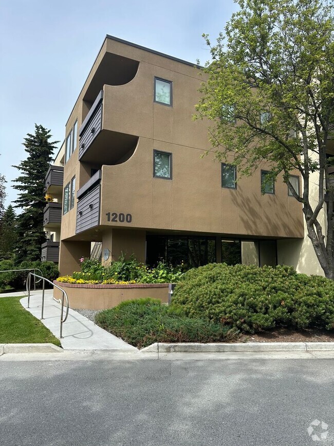 Building Photo - Desirable Park Place Condo -2 bedroom 1.5 ...