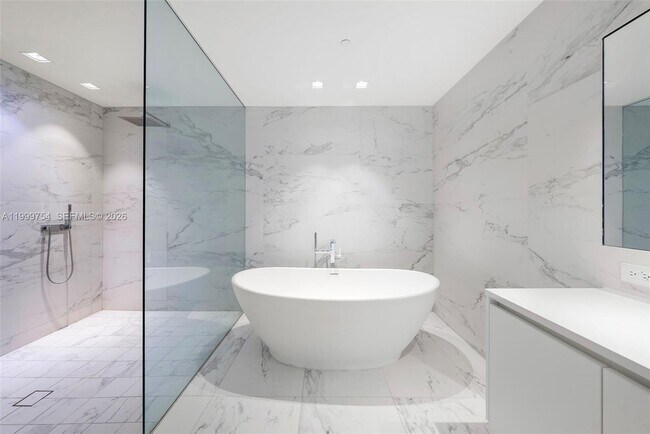 Building Photo - 1000 Biscayne Blvd