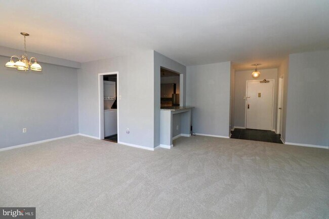 Building Photo - 3705 S George Mason Dr