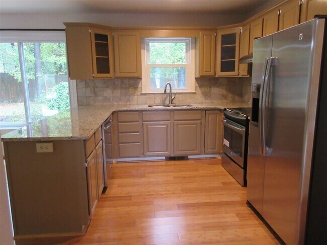 Building Photo - 4635 Villa Chase Dr NE