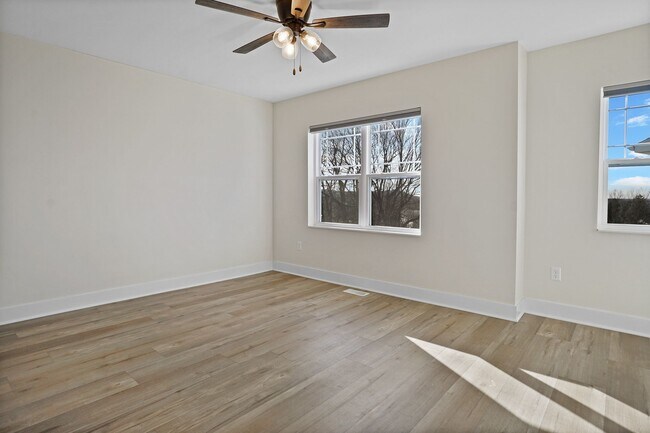 Building Photo - 3 Bed / 2.5 Bath Townhome w/Deck, Walkout Finished Basement, 9' Ceilings, Quartz Tops, Stainless ...