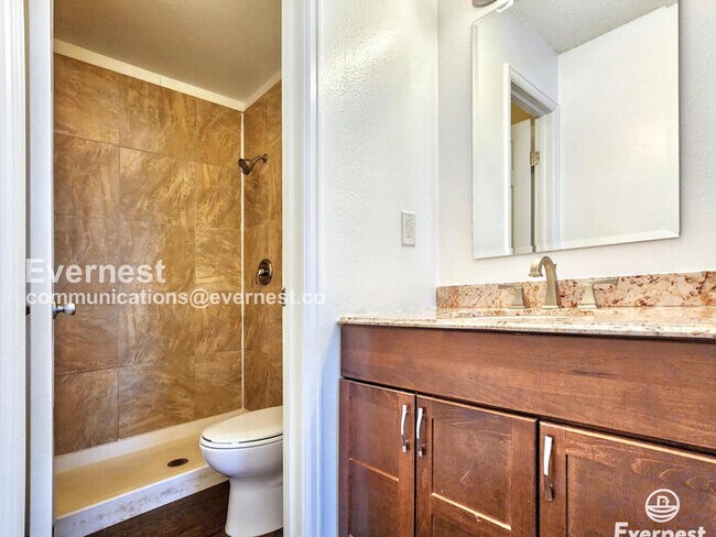 Building Photo - 811 S Rifle Way