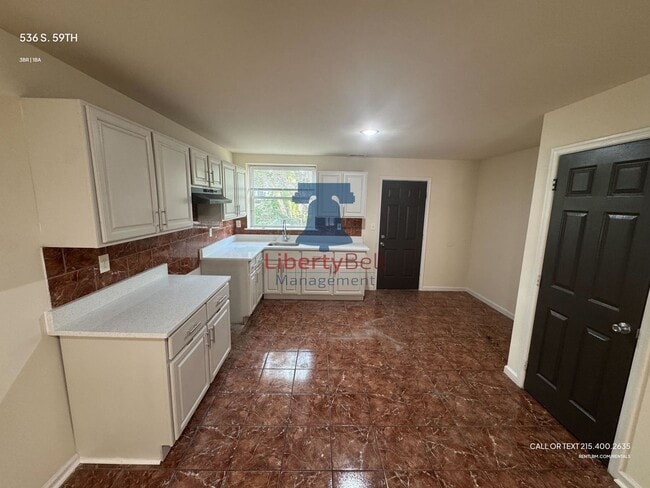 Building Photo - 536 S 59th St