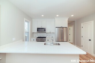 Building Photo - Beautiful renovated 3 bedroom unit