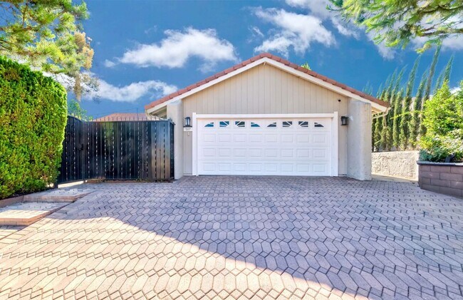 Building Photo - Walnut Dream Home; Updated Inside and Out,...