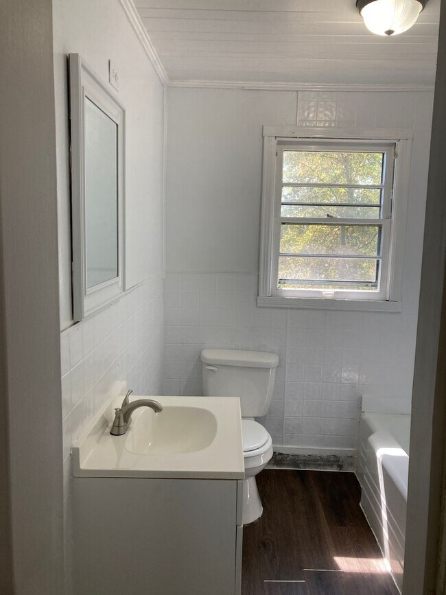 Building Photo - 245 First Ave Pinecrest