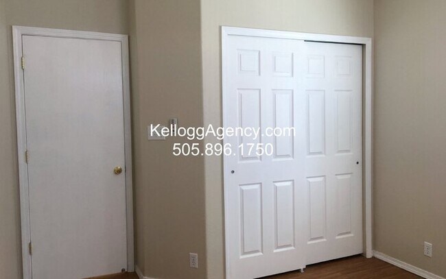 Building Photo - Enchanted Hills - 3BR/2Bath - NO CARPET