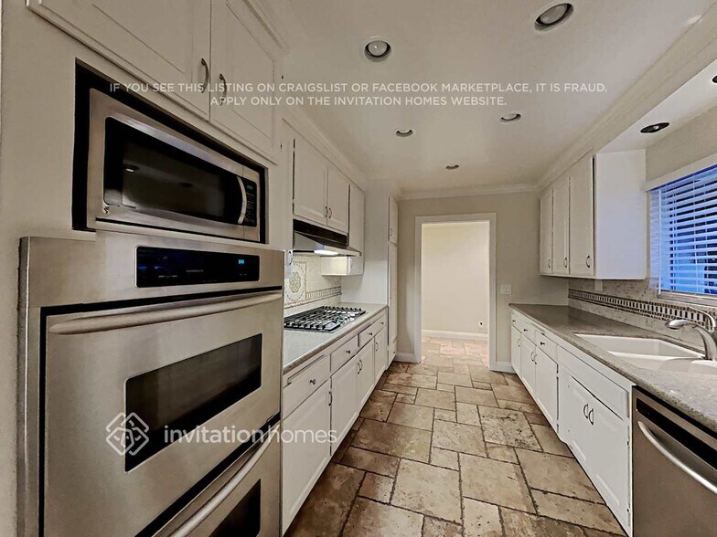 Building Photo - 1089 Camino Flores