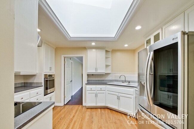 Building Photo - Amazing Cupertino Home!