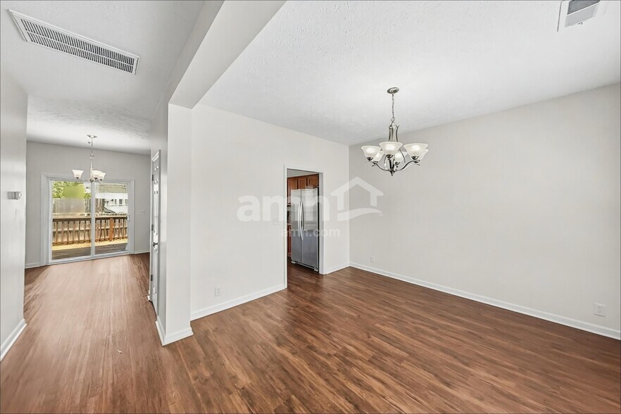 Building Photo - 305 School House Ct