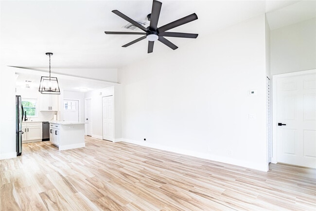 Building Photo - 305 S Swinton Ave