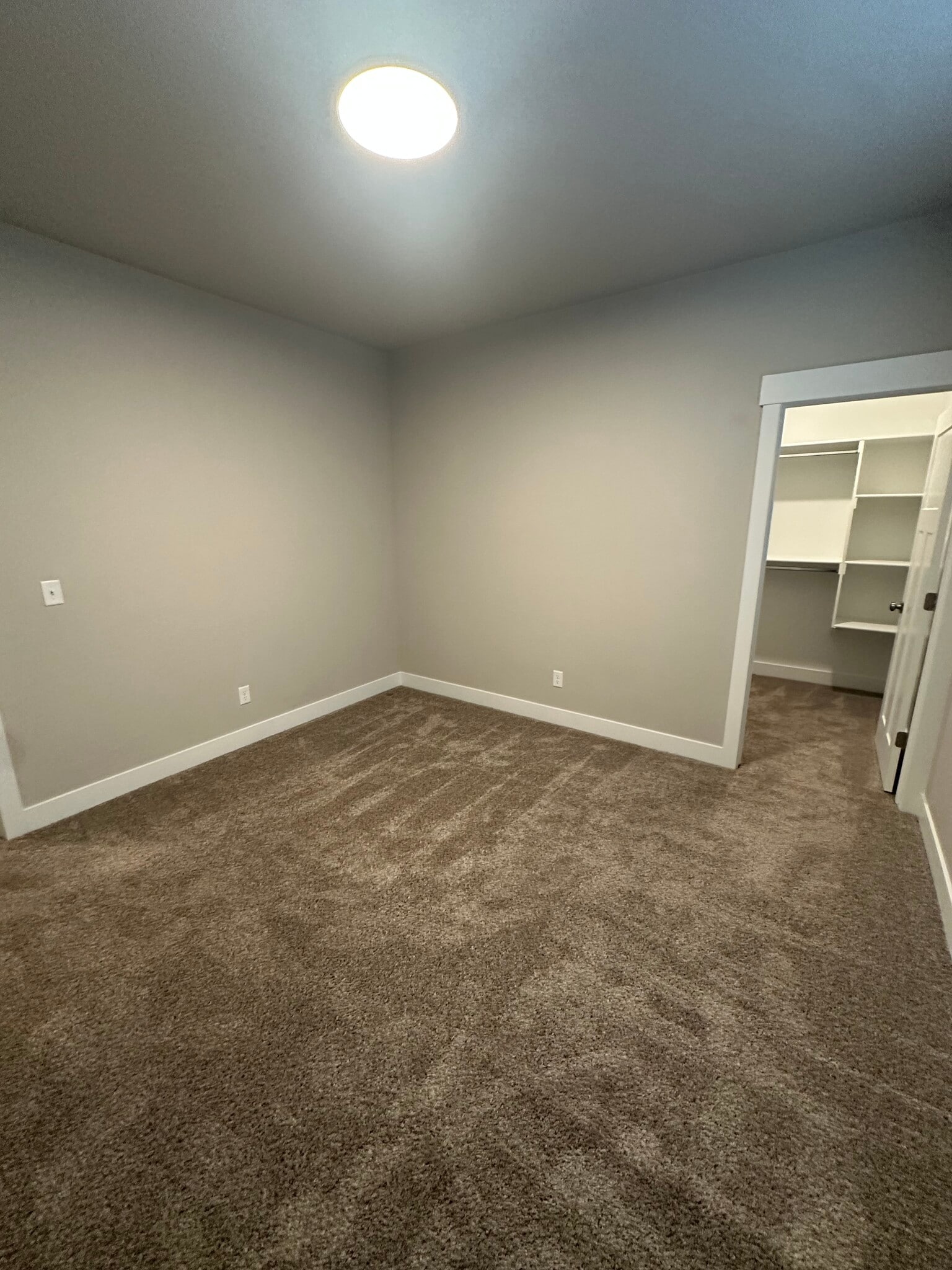 upstairs bedroom 3 w/closet - 1088 S High Ridge Rd