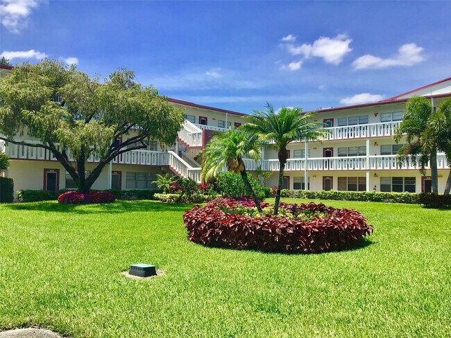 Building Photo - 135 Fanshaw D