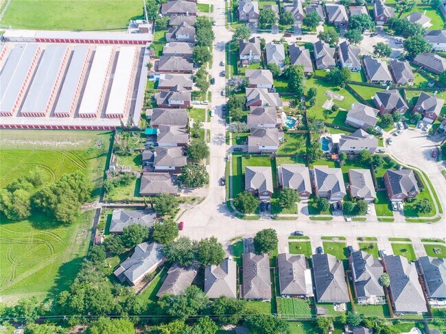 Building Photo - 13138 Woodvine Trail