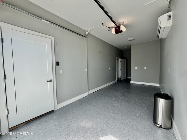 Building Photo - 909 Asbury Ave