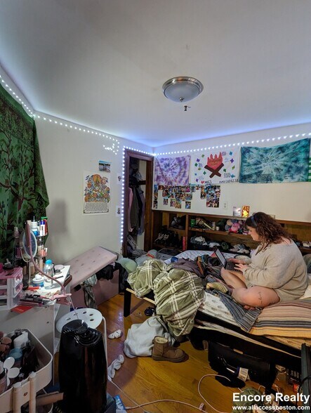 Building Photo - 58 Queensberry St