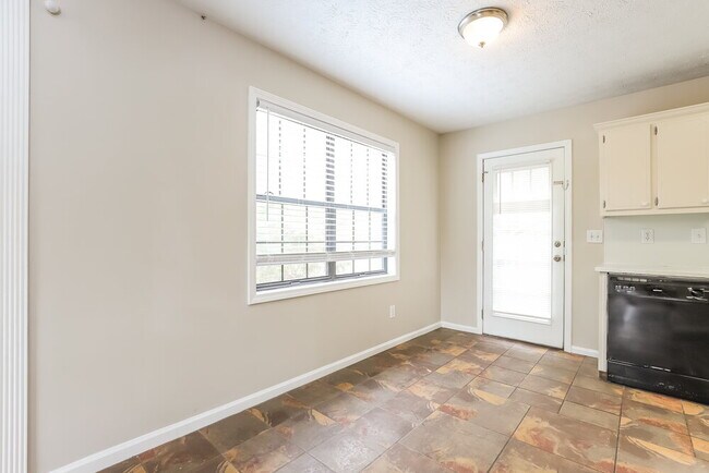 Building Photo - 4272 Falcon Crest Dr