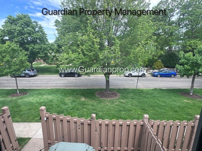 Building Photo - St Louis Park 2 Bedroom Town Home, Dishwasher, 1 Car Garage, Central Air, W/D