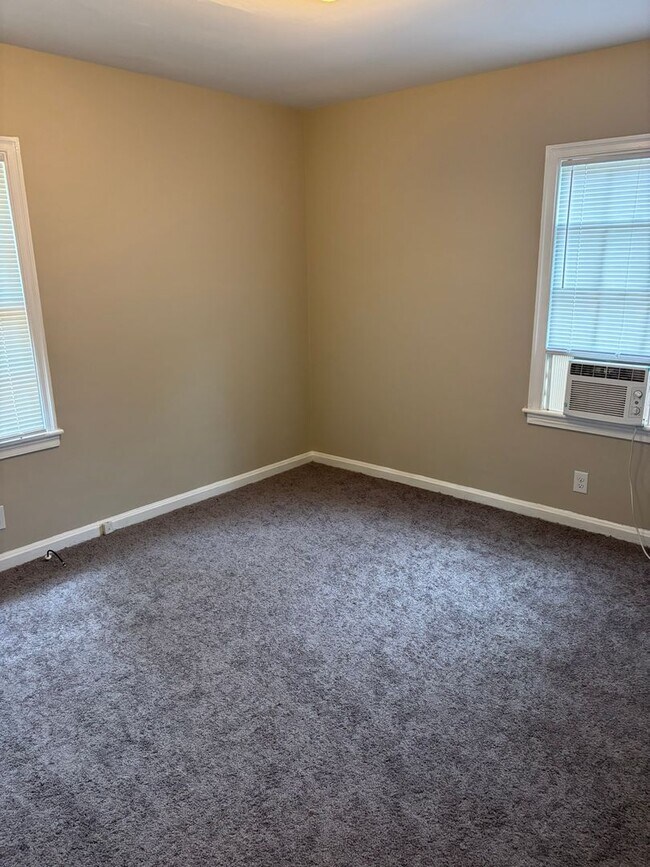 Building Photo - 3931 Dexter Dr