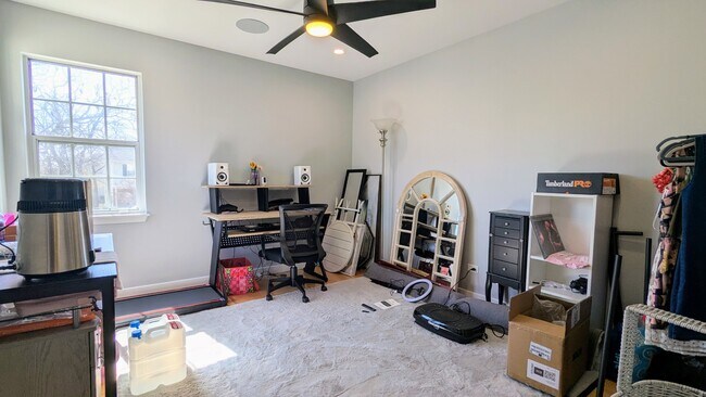 Building Photo - 40 N Golfview Ct