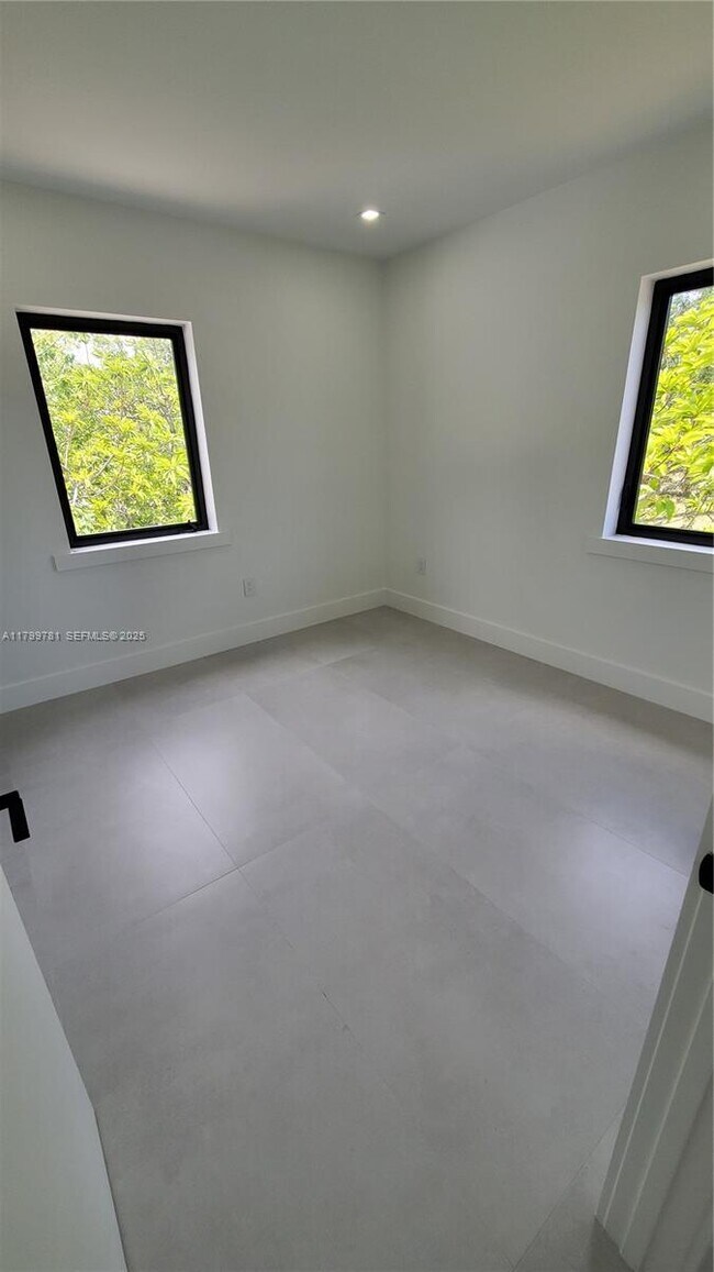 Building Photo - 6201 SW 22nd St