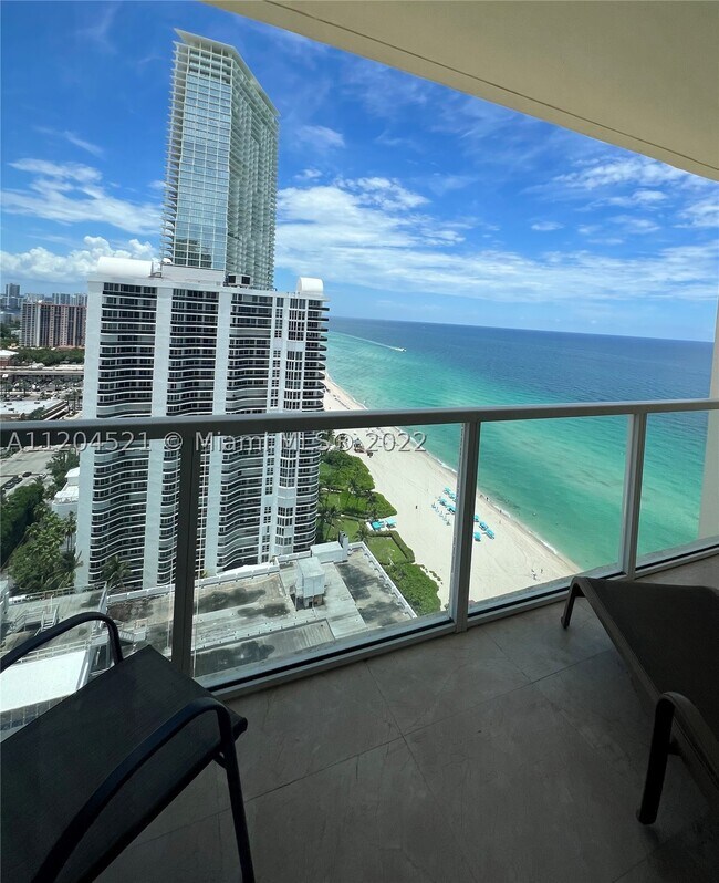 Building Photo - 16699 Collins Ave