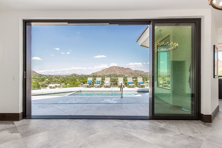 Building Photo - 5655 Camelback Canyon Dr