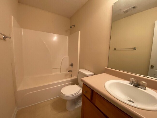 Building Photo - PRE-LEASING FOR AUGUST 2026 ! 1/2 DEPOSIT SPECIAL