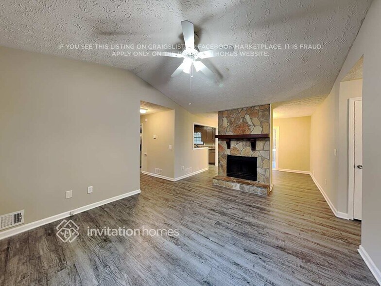 Building Photo - 820 Cedar Lake Dr SE