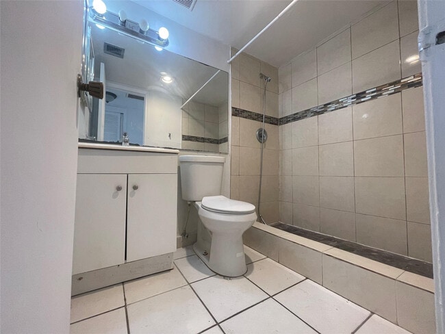 Building Photo - 3301 Spanish Moss Terrace