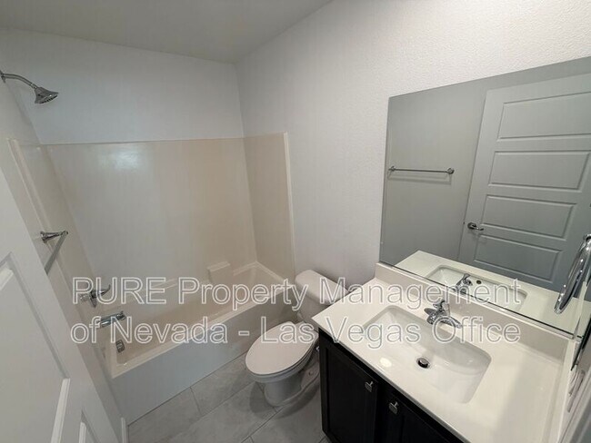 Building Photo - 815 Watford Pl