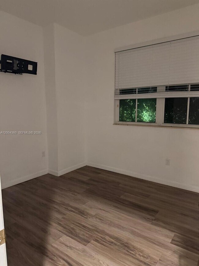 Building Photo - 8999 NW 107 Ct