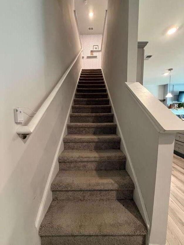 Building Photo - 7565 Knoll Hollow Rd