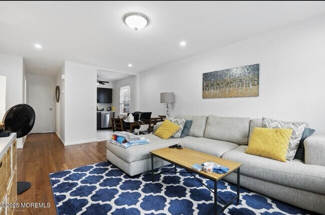 Building Photo - 468 2nd Ave