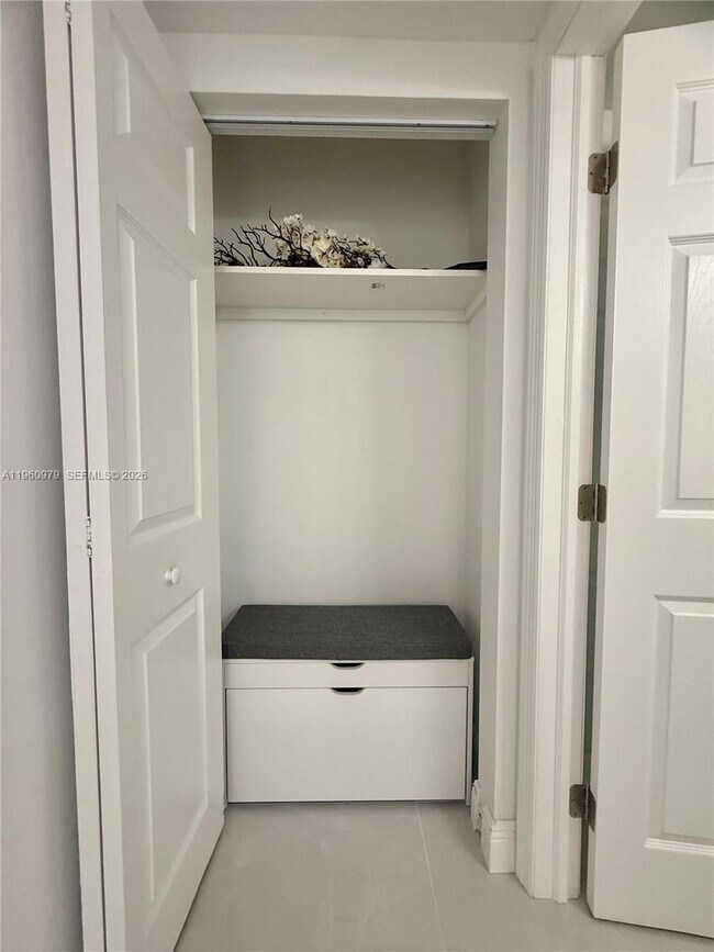 Building Photo - 1000 W Island Blvd