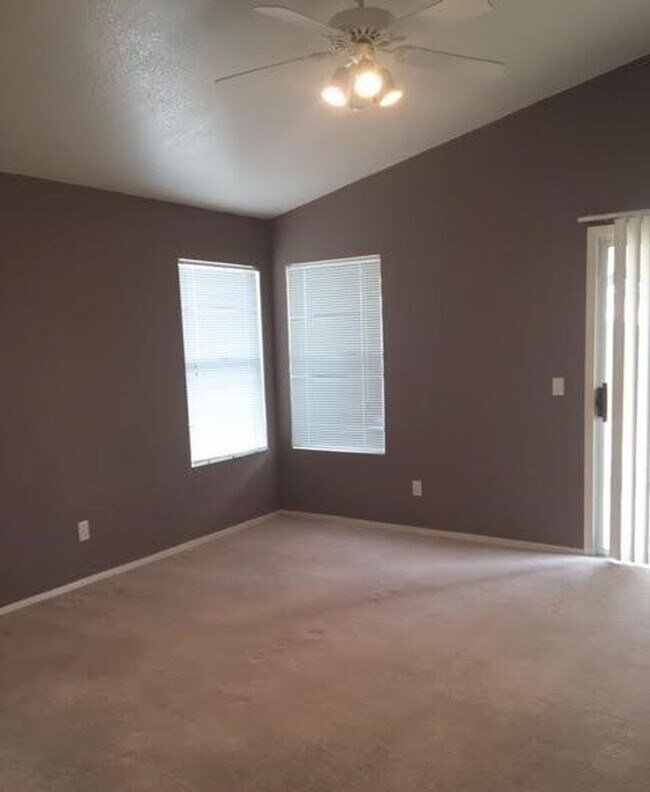 Building Photo - 7078 W Hunnington Dr