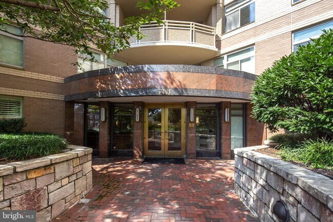 Building Photo - 7111 Woodmont Ave