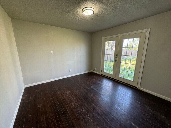 Building Photo - Beautiful Spacious Home Located in Frenshi...