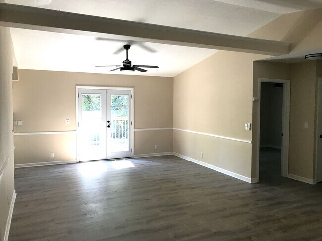 Building Photo - Move-In Ready 3 Bedroom 2 Bath Home in Ant...