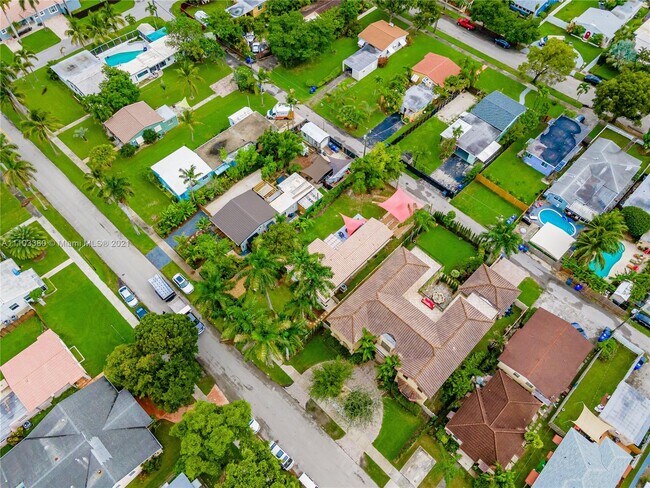 Building Photo - 1622 Mayo St