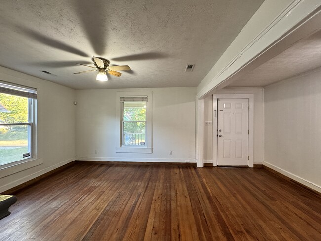 Building Photo - 617 Hiawassee Ave