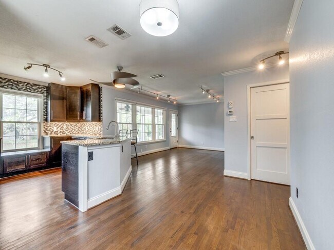 Building Photo - 9520 Ash Creek Dr