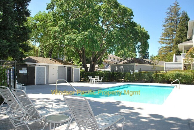 Building Photo - Fabulous Townhouse at Ashford Court - Close to BART, Downtown & Trails !