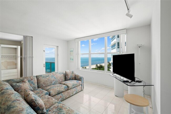 Building Photo - 5001 Collins Ave
