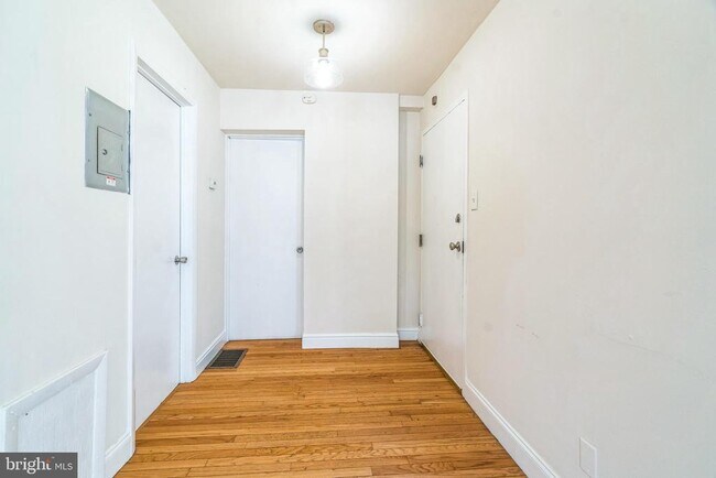 Building Photo - 1217 E Berks St