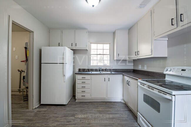Building Photo - Beautiful 3 Bedroom/1 Bathroom Home in Mobile!