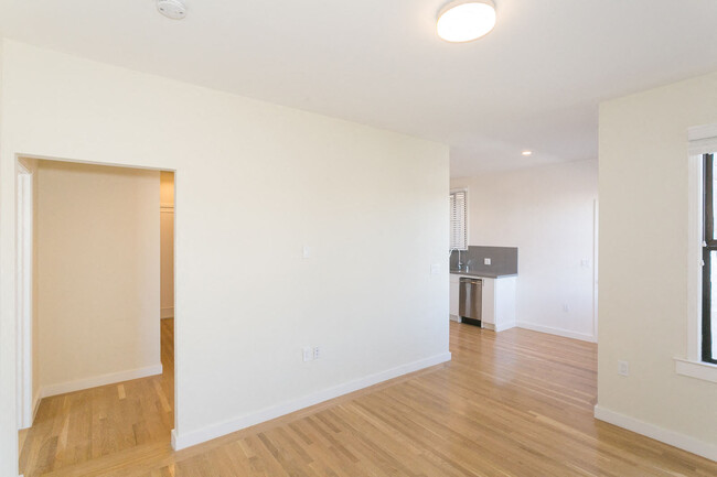 Interior Photo - 390 29th Avenue