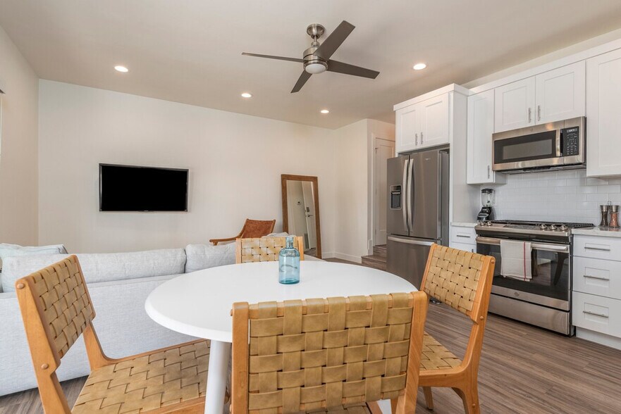 Primary Photo - 1560-62 Lorraine Dr