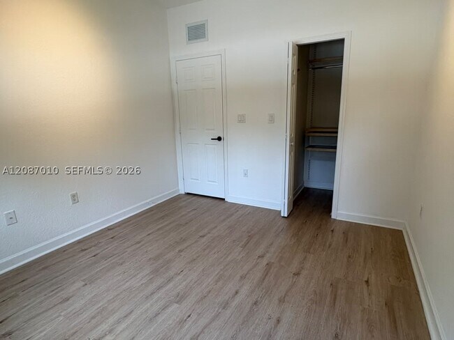 Building Photo - 8671 NW 112th Ct
